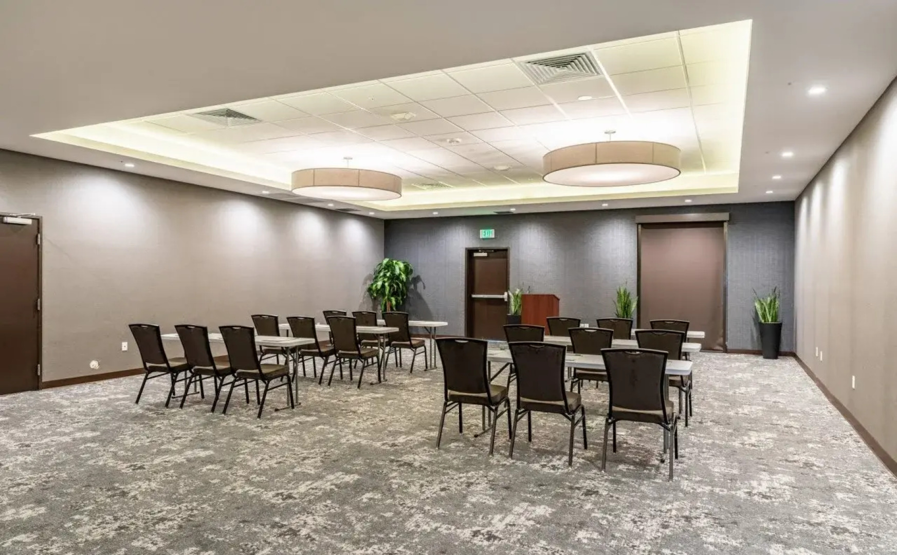 Holiday Inn & Suites Silicon Valley - Milpitas by IHG