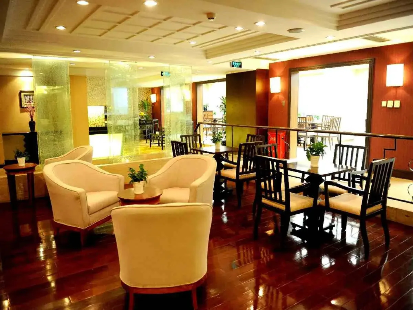 Yun-Zen Jinling World Trade Plaza Hotel