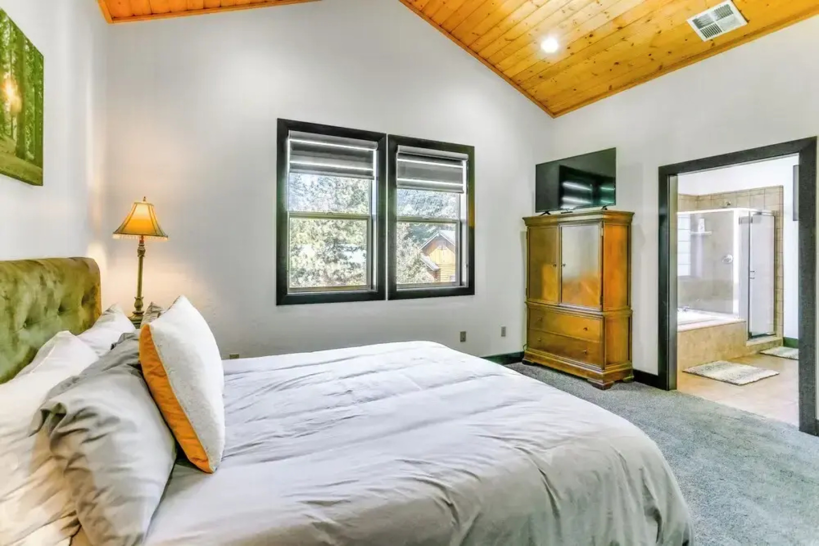 3 Mi to Shaver Lake: Family Home w/ Deck!