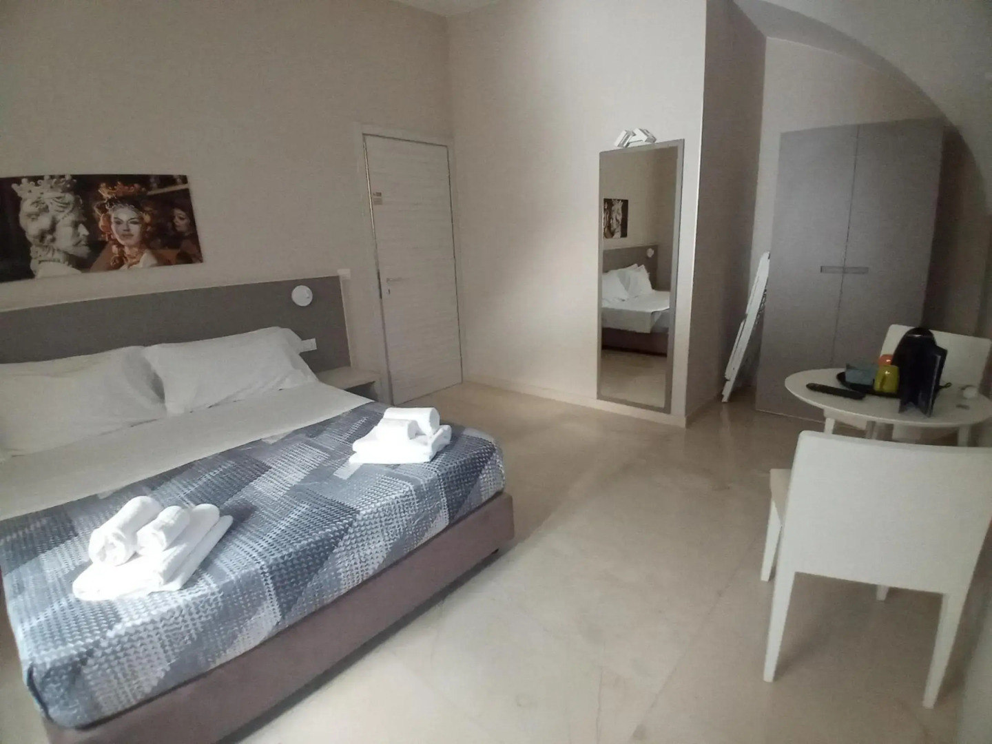 Central Gallery Rooms