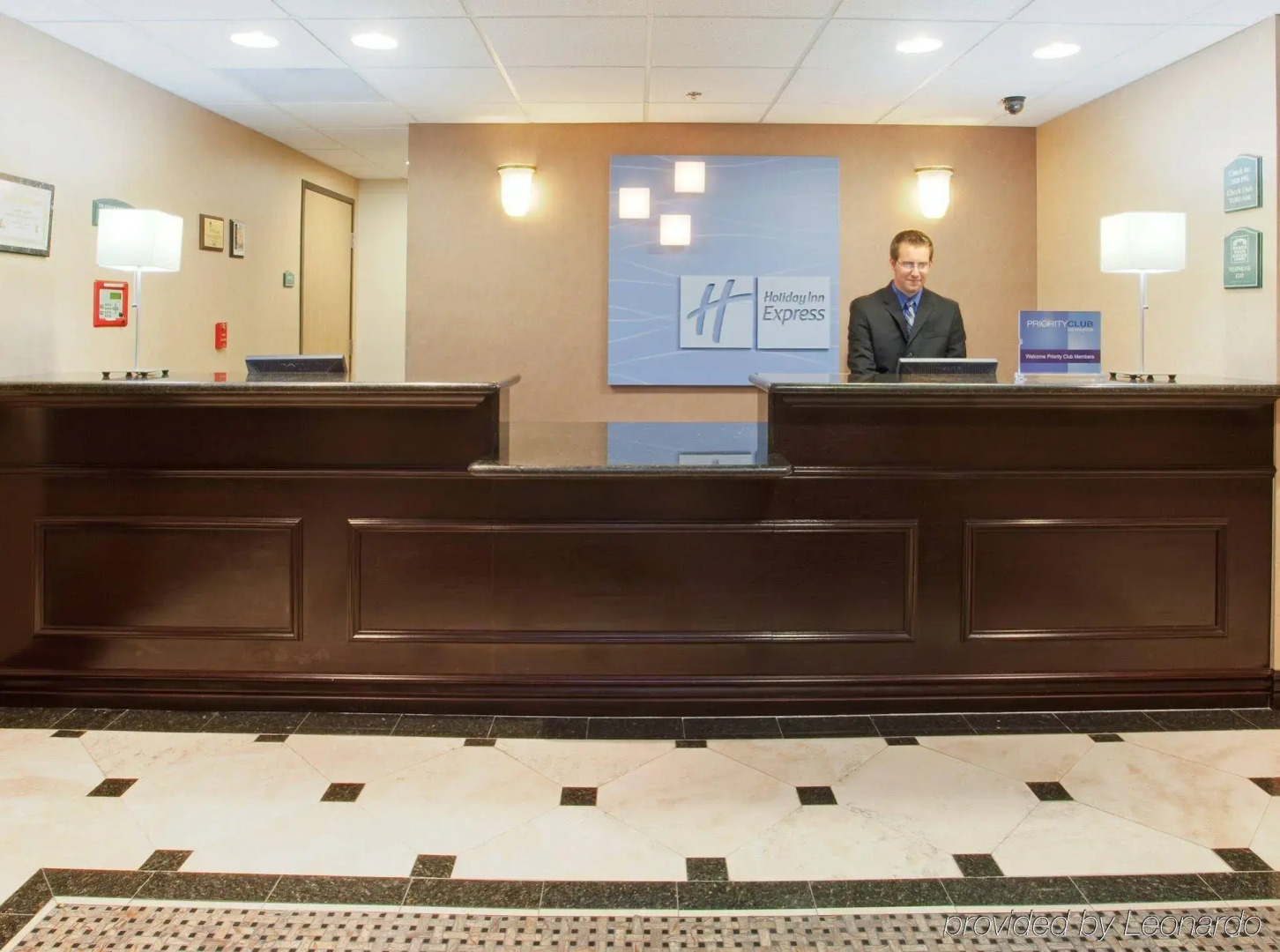 Holiday Inn Express Hotel & Suites Roseville-Galleria Area by IHG