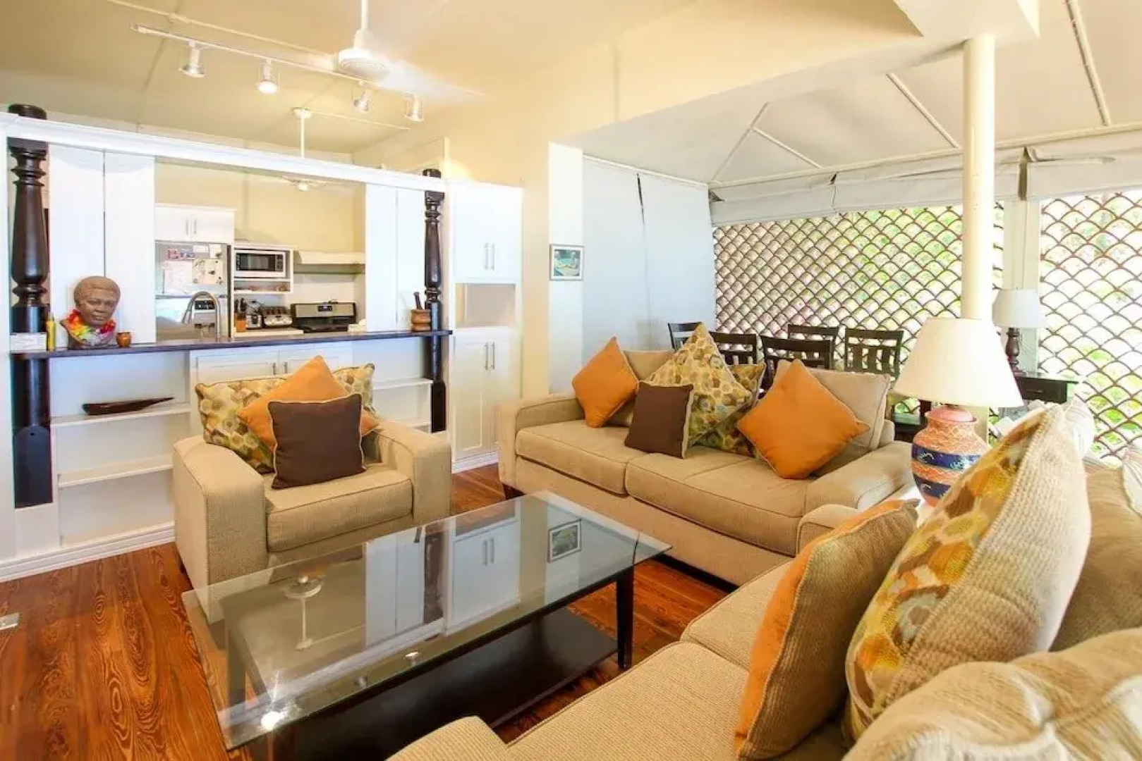 Beachfront Classic 3-bed House - Whitecaps by BSL Rentals