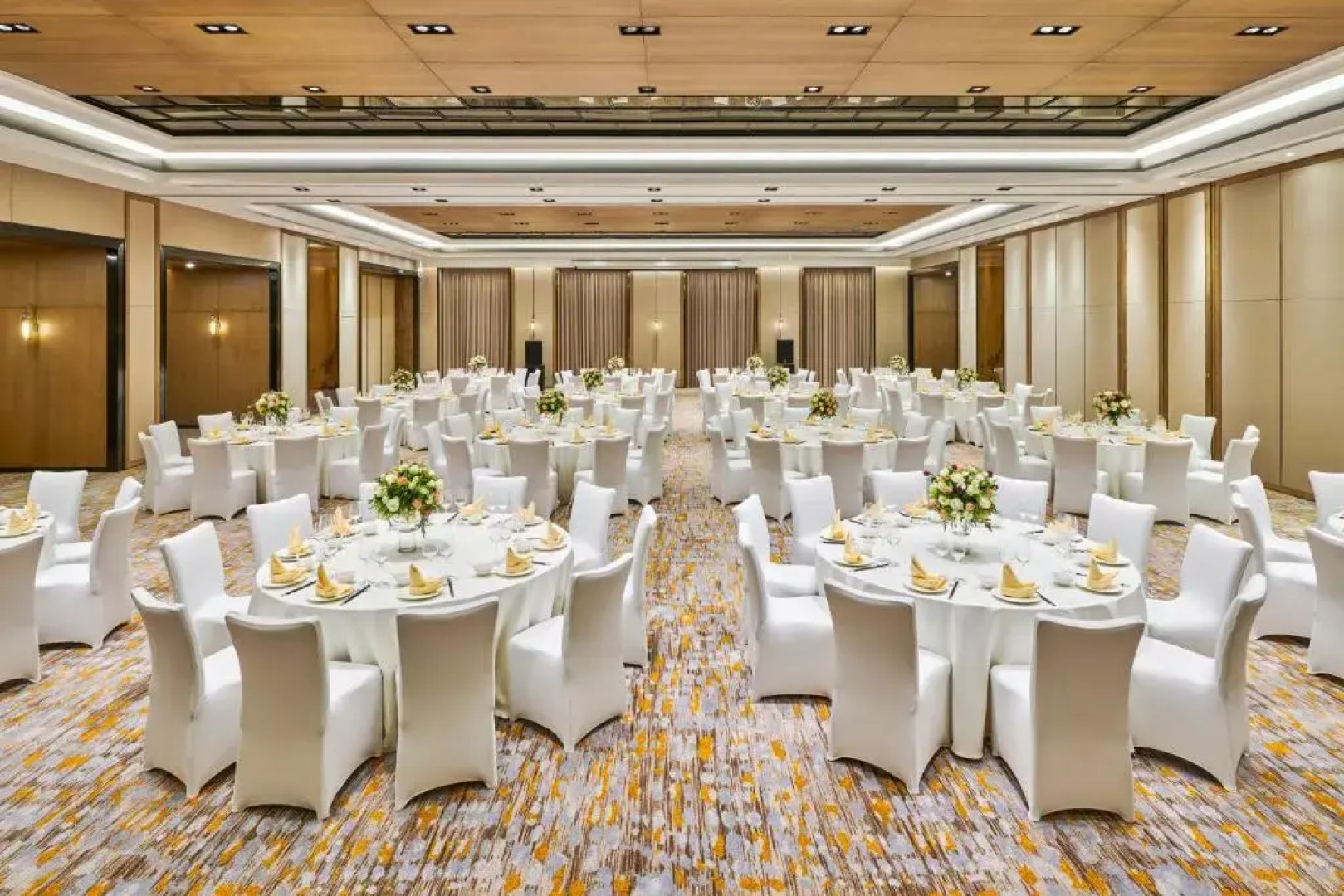 Lushan West Sea Resort, Curio Collection by Hilton