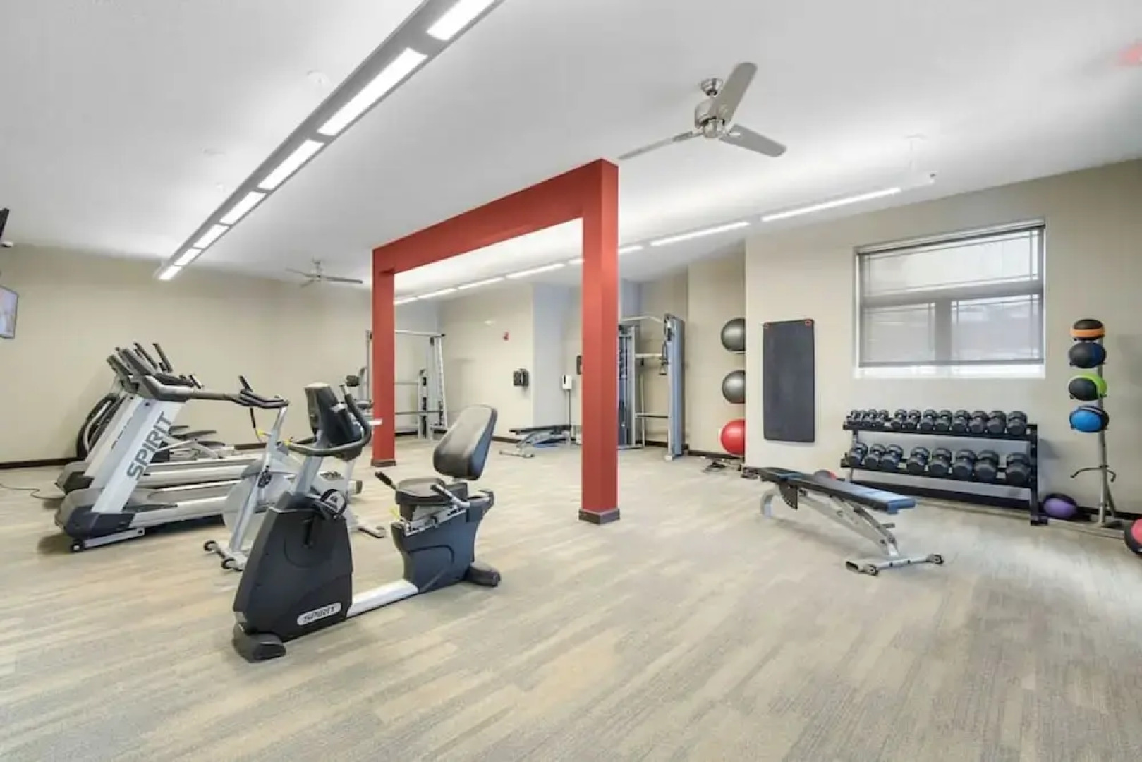 West Des Moines- Garage Gym Pool Jordan Creek