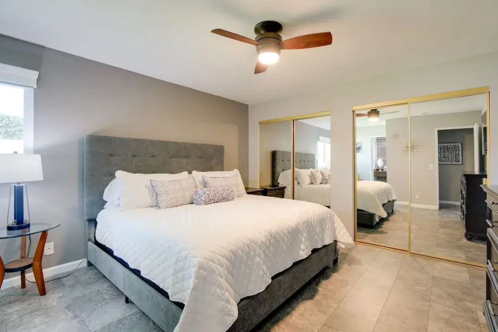 Theater Room & Pool Deck: Retreat in Palm Desert!