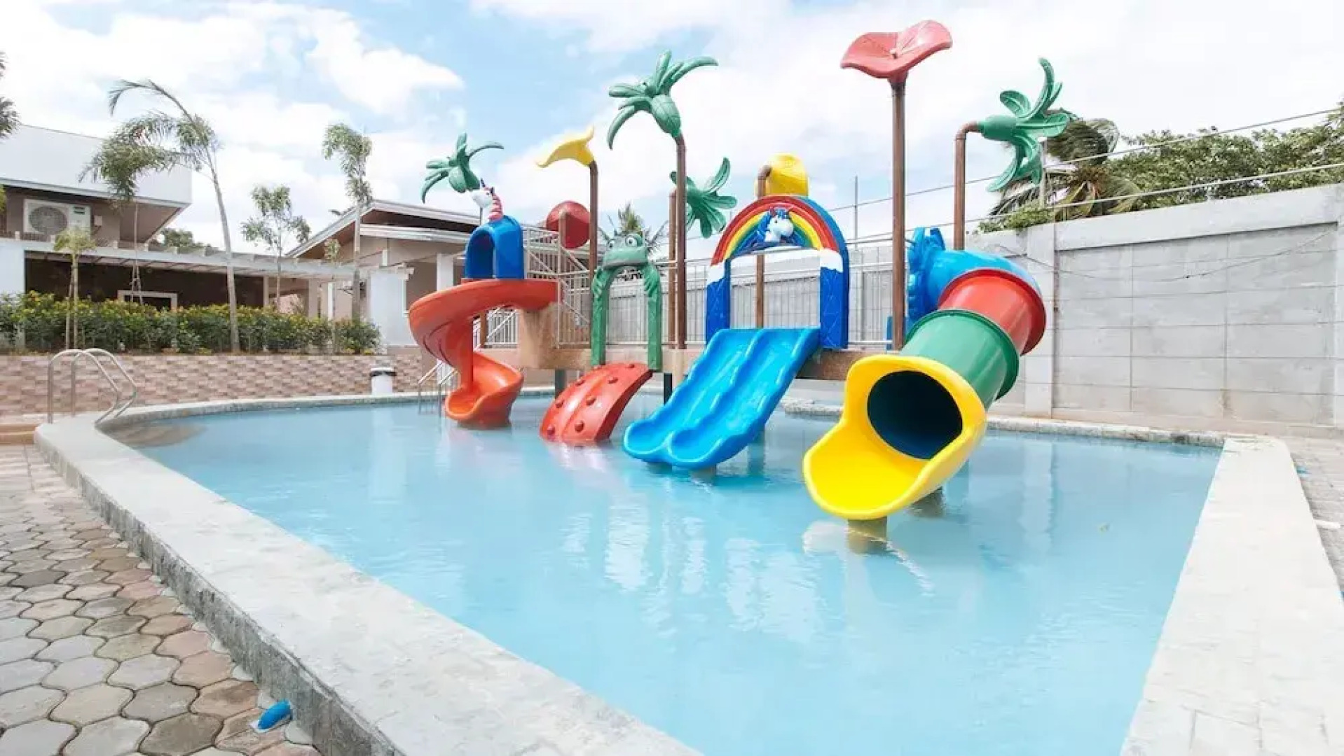 RedDoorz Premium @ Trece Indang Road