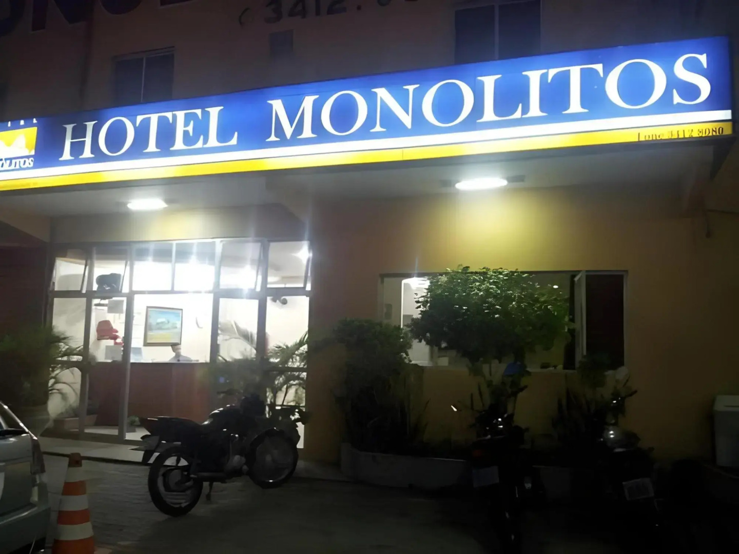 Hotel Monólitos