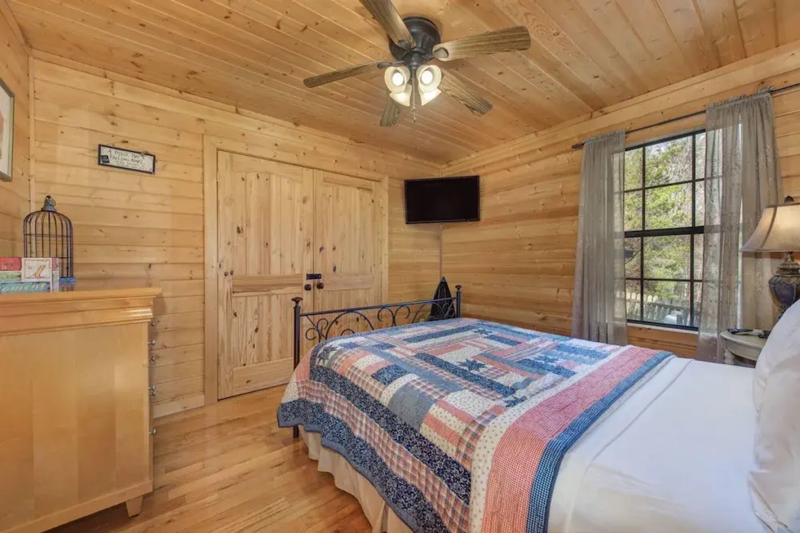 Woodland Wonder w/ Hot Tub and Pool Table!