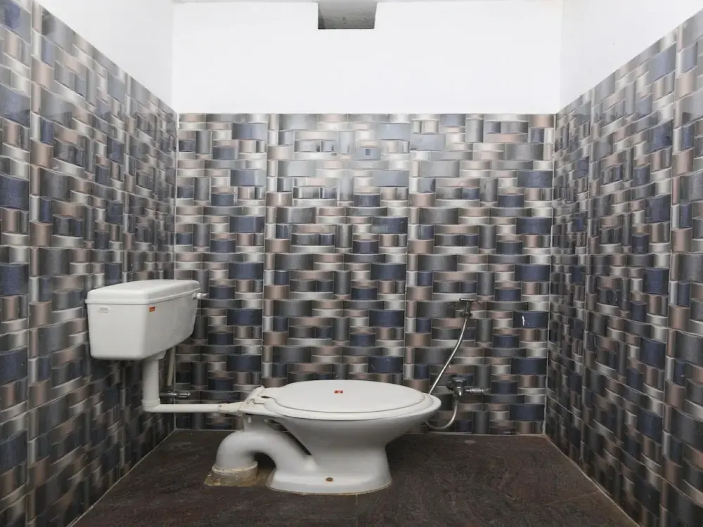 OYO 16067 The Orient Hotel