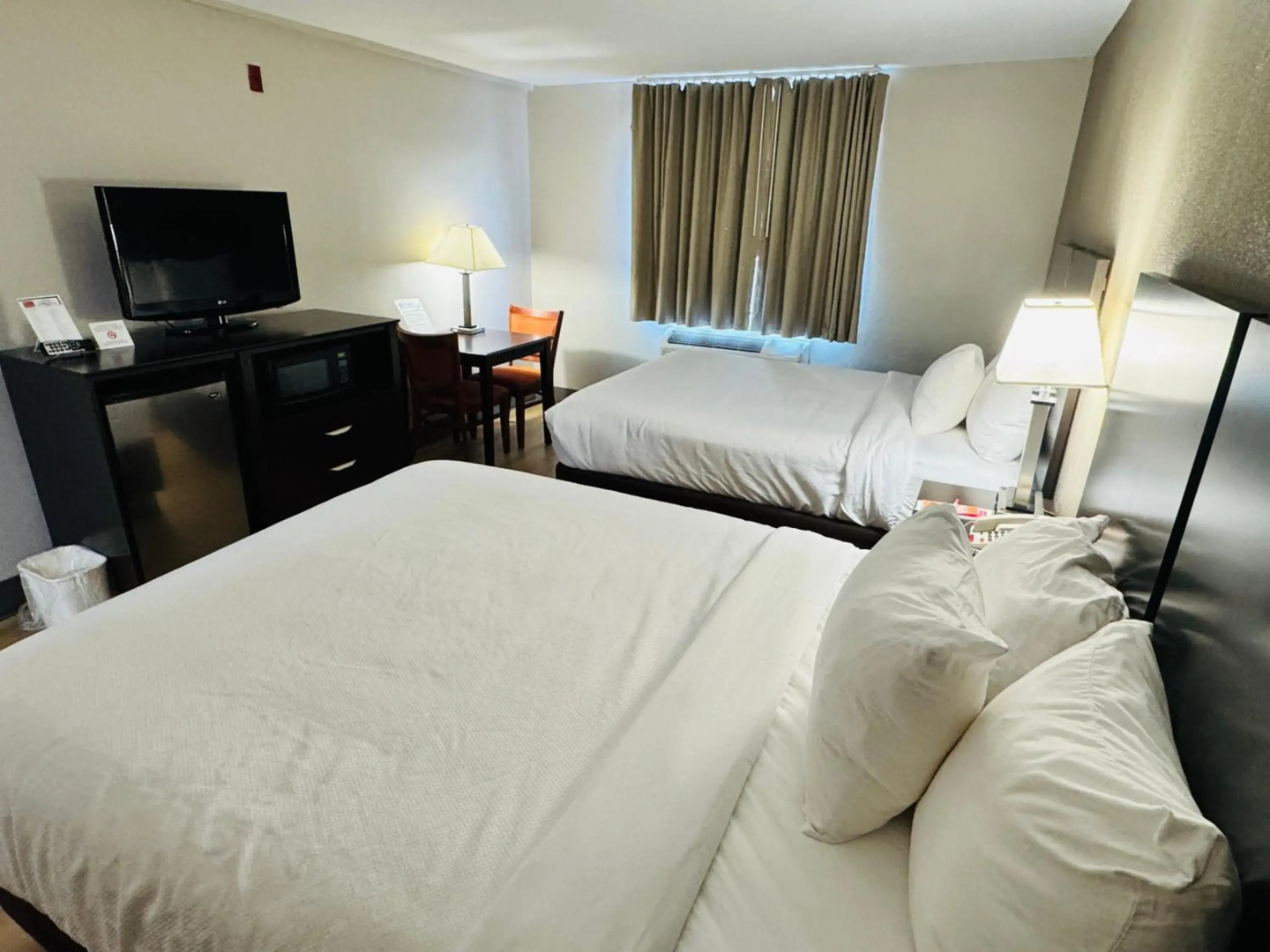 Econo Lodge Inn & Suites Monroe