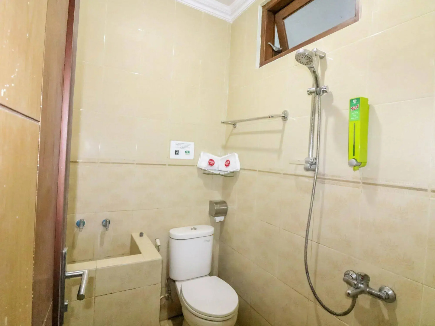 OYO 512 Ndalem Mantrijeron Hotel