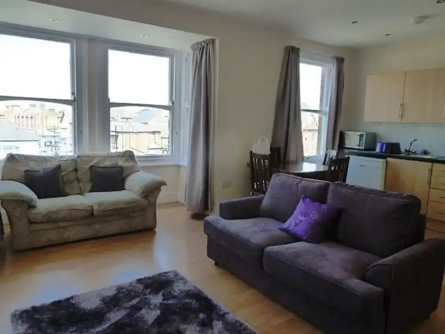 Light, Spacious 2 bed 2 Bath Flat. Sleeps 2-8