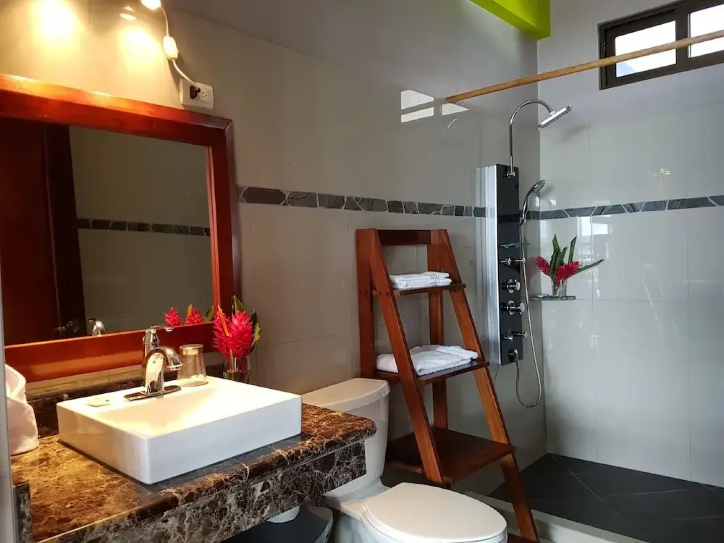 Bluebay Bugenvil Lake Lodge