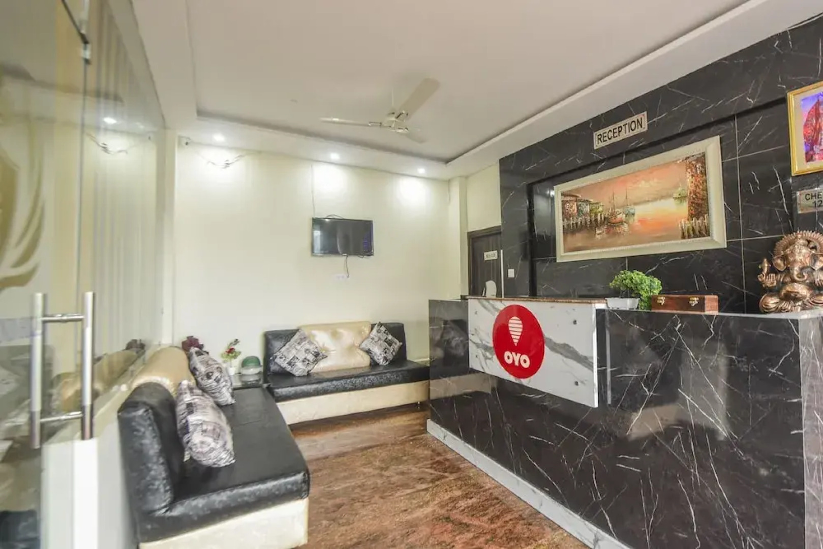 OYO 15428 Hotel Grand Hills