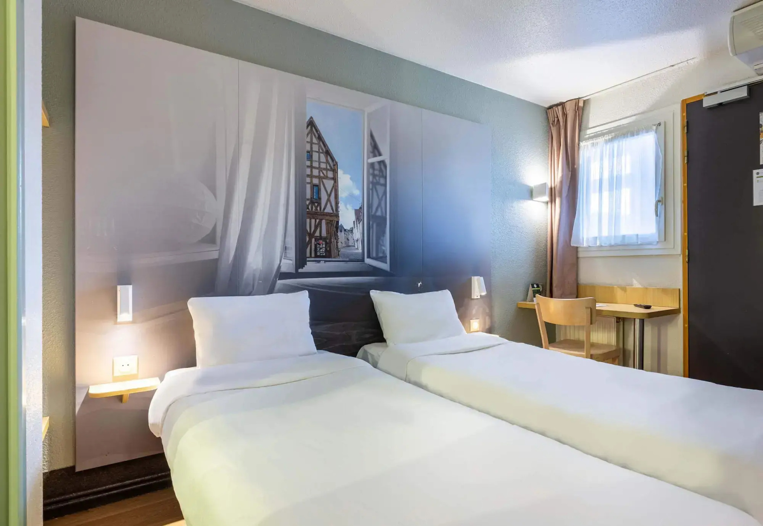 B&B HOTEL CHARTRES Le Forum (1)