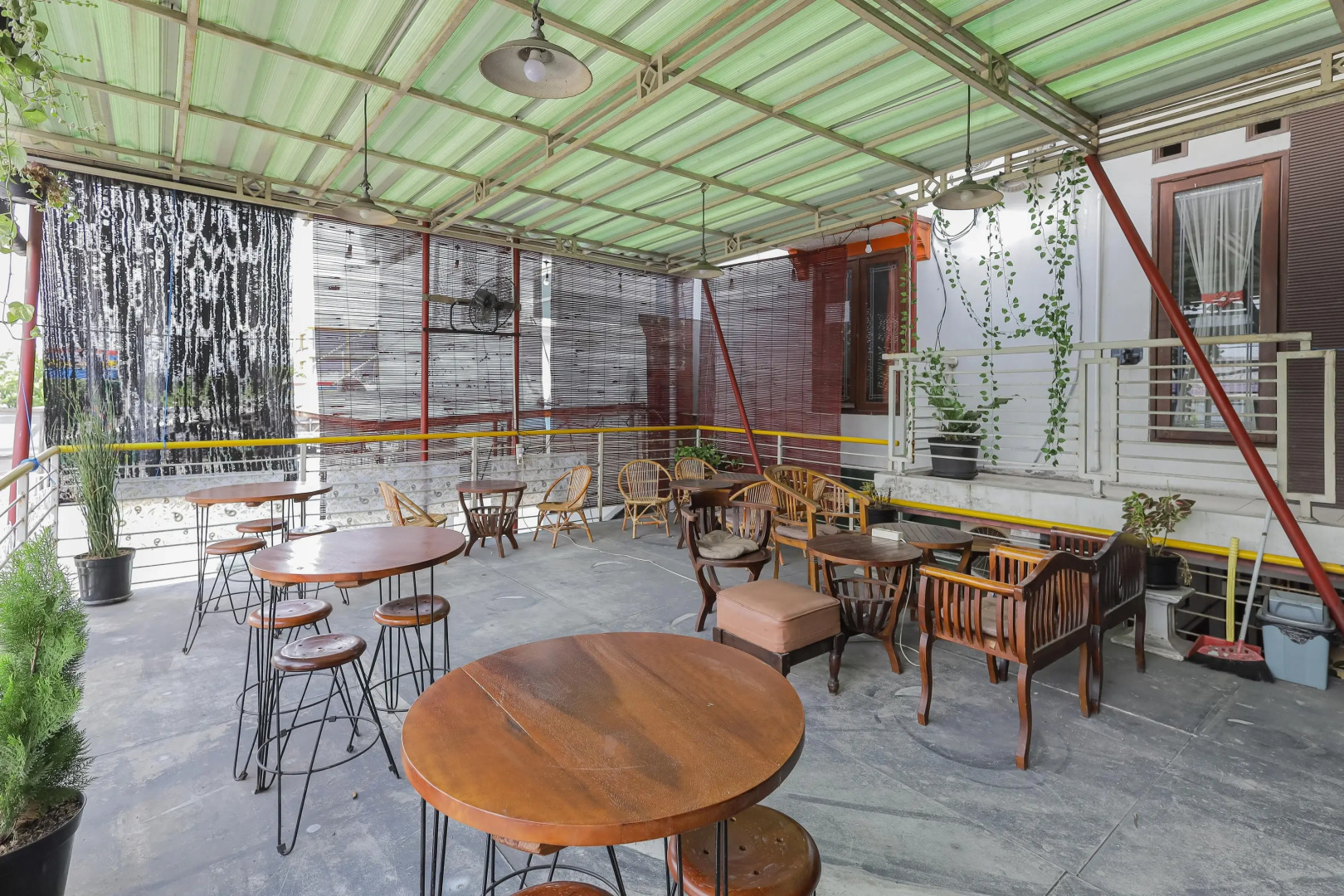 RedDoorz near Juanda International Airport 2