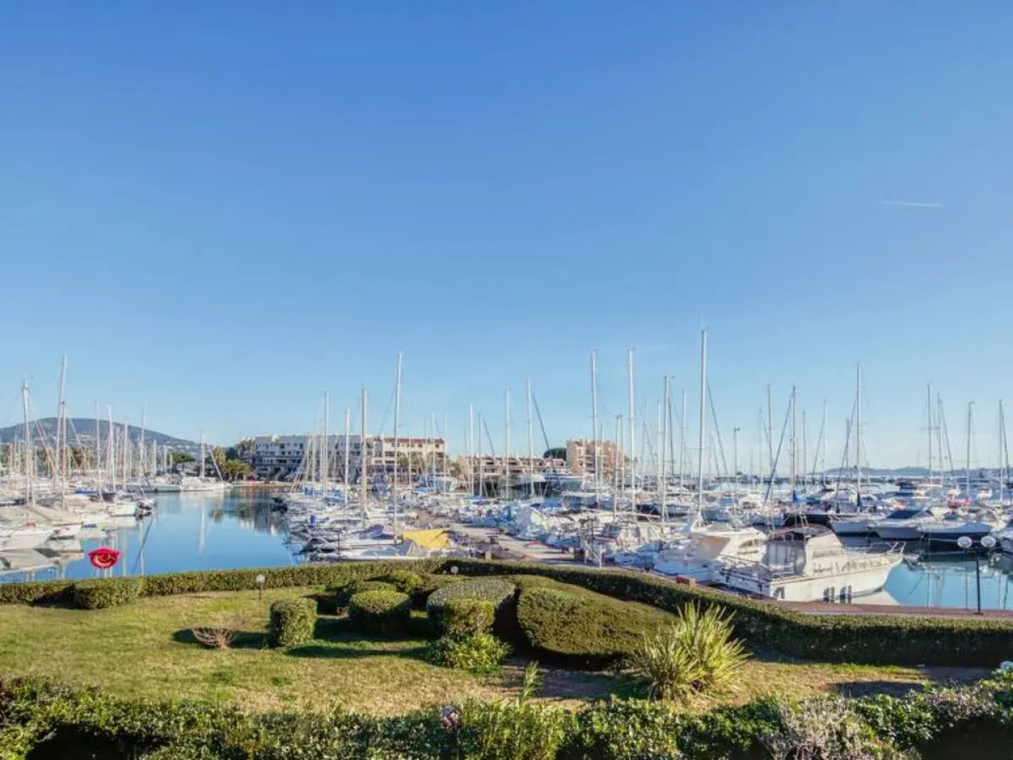 Les Deux voiles 33129