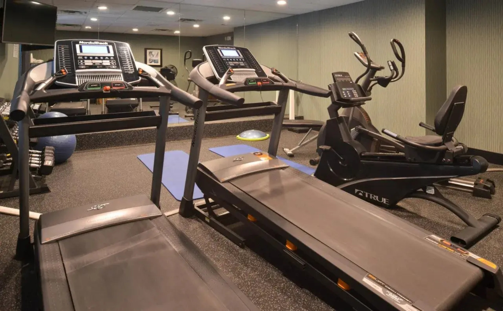 Holiday Inn Express & Suites North Lima by IHG