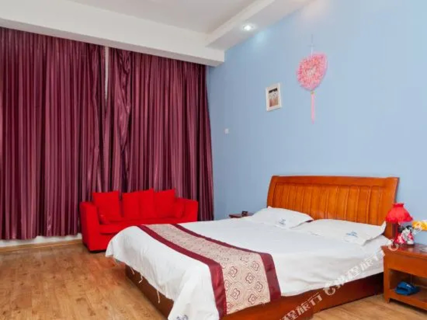 Ouber Theme Hotel (Zibo Crystal Street Shandong University of Technology)