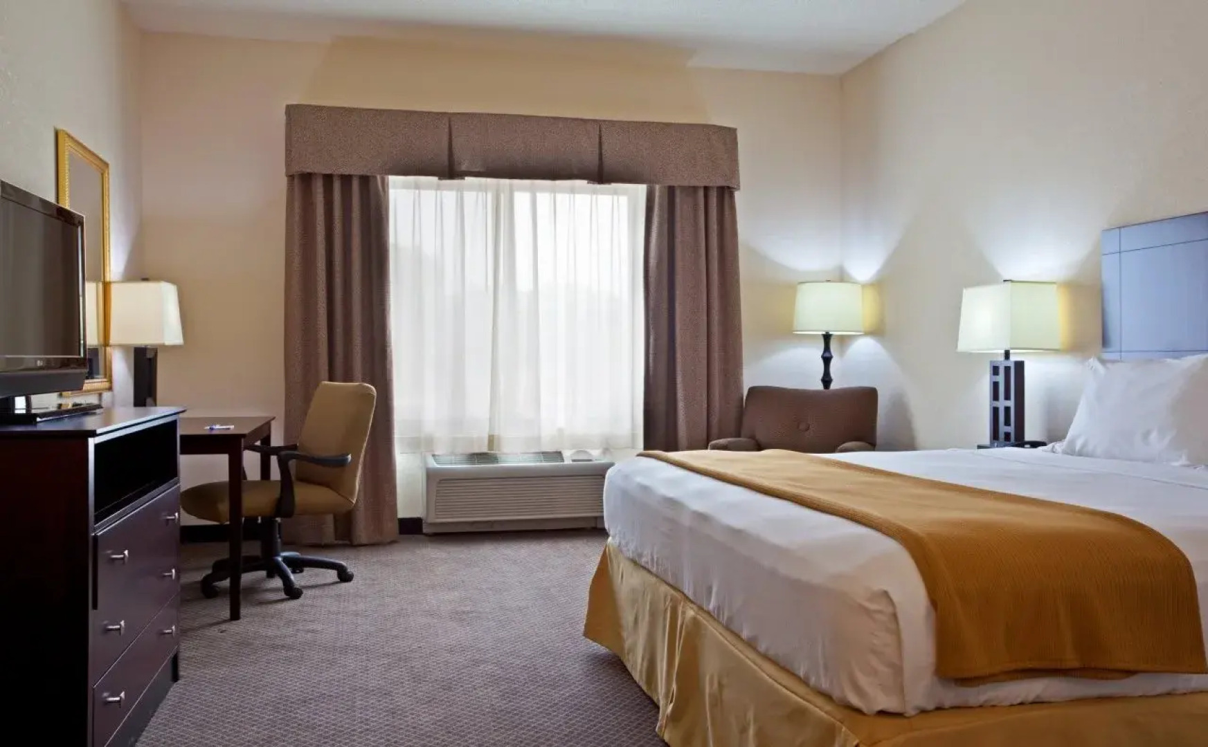 Holiday Inn Express & Suites Chicago West-O'Hare A