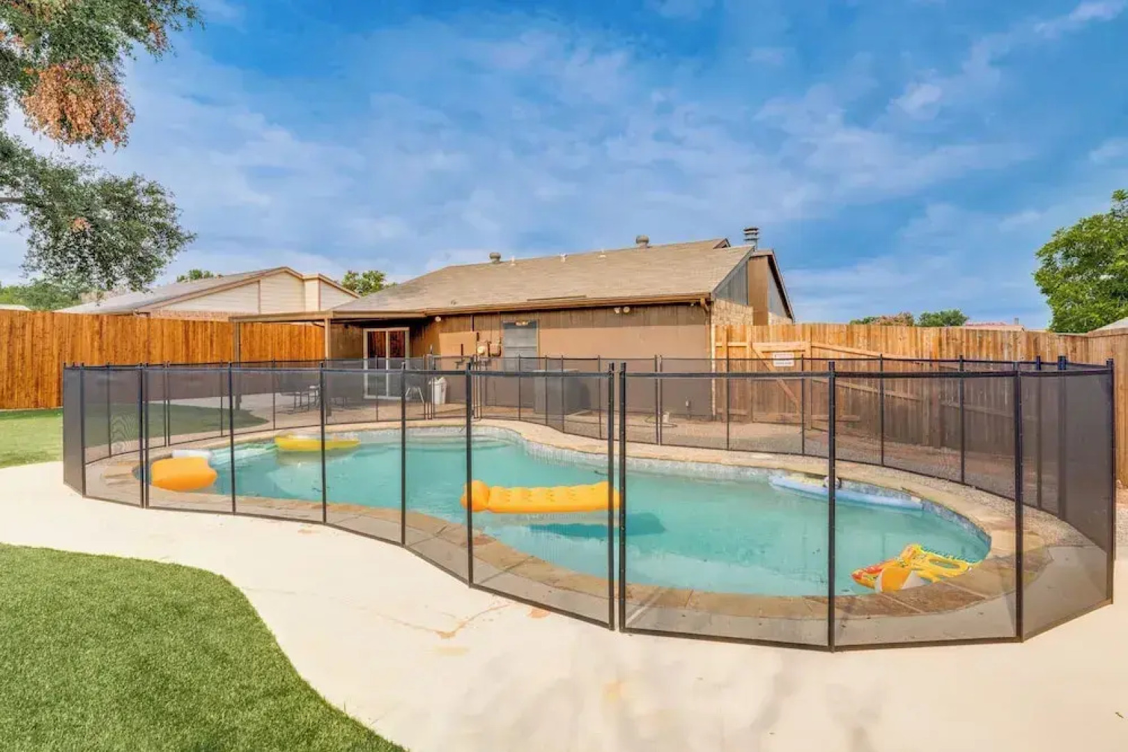 Game Room & Pool: Family Home in The Colony!