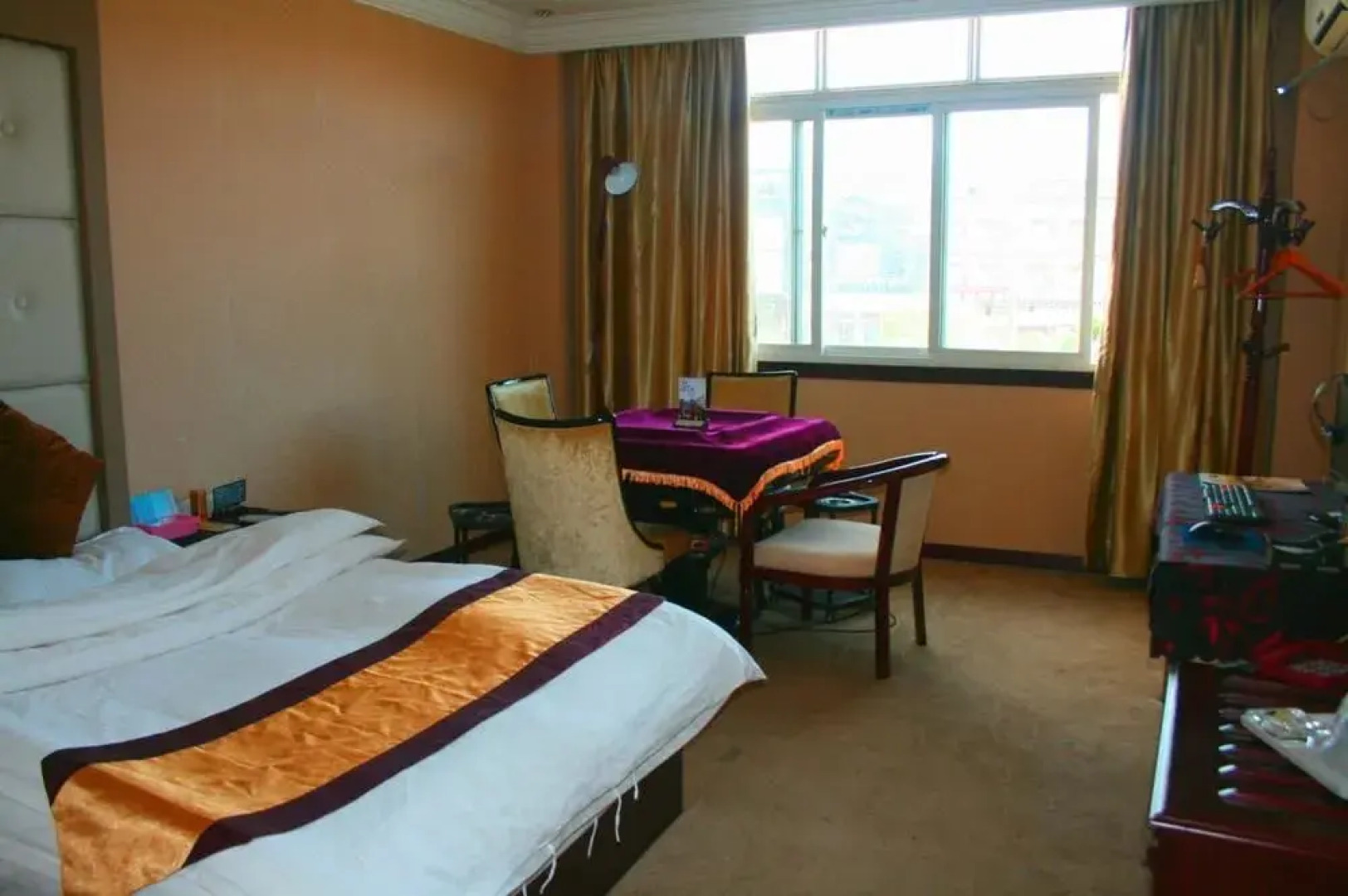 Qinxin Holiday Hotel - Shangri-la