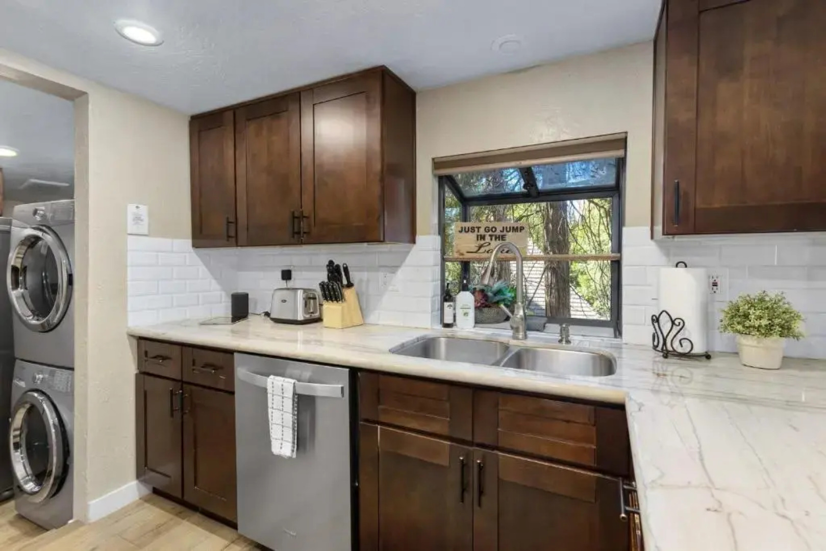 Spectacular Lake View, Luxe 3 Level Home, 1750 sqft, AC, Dogs, Walk to Village