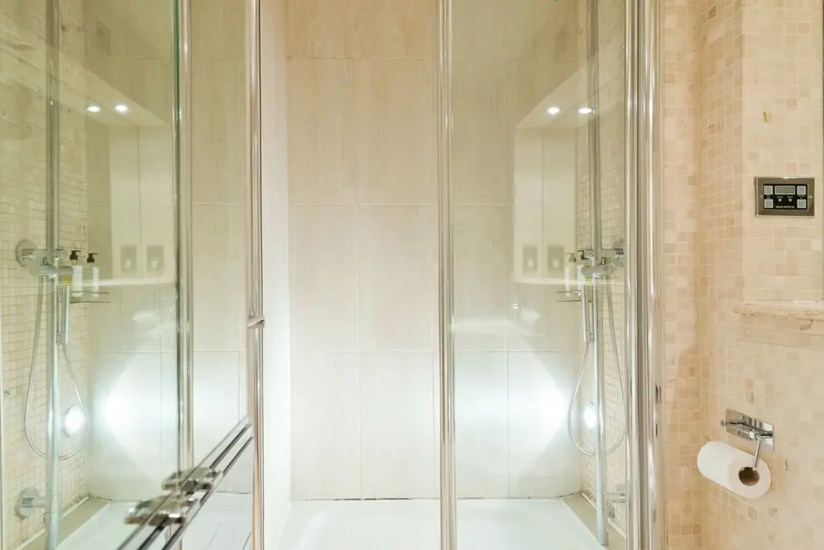 The Oscar Wilde Suite by 5STARSTAY