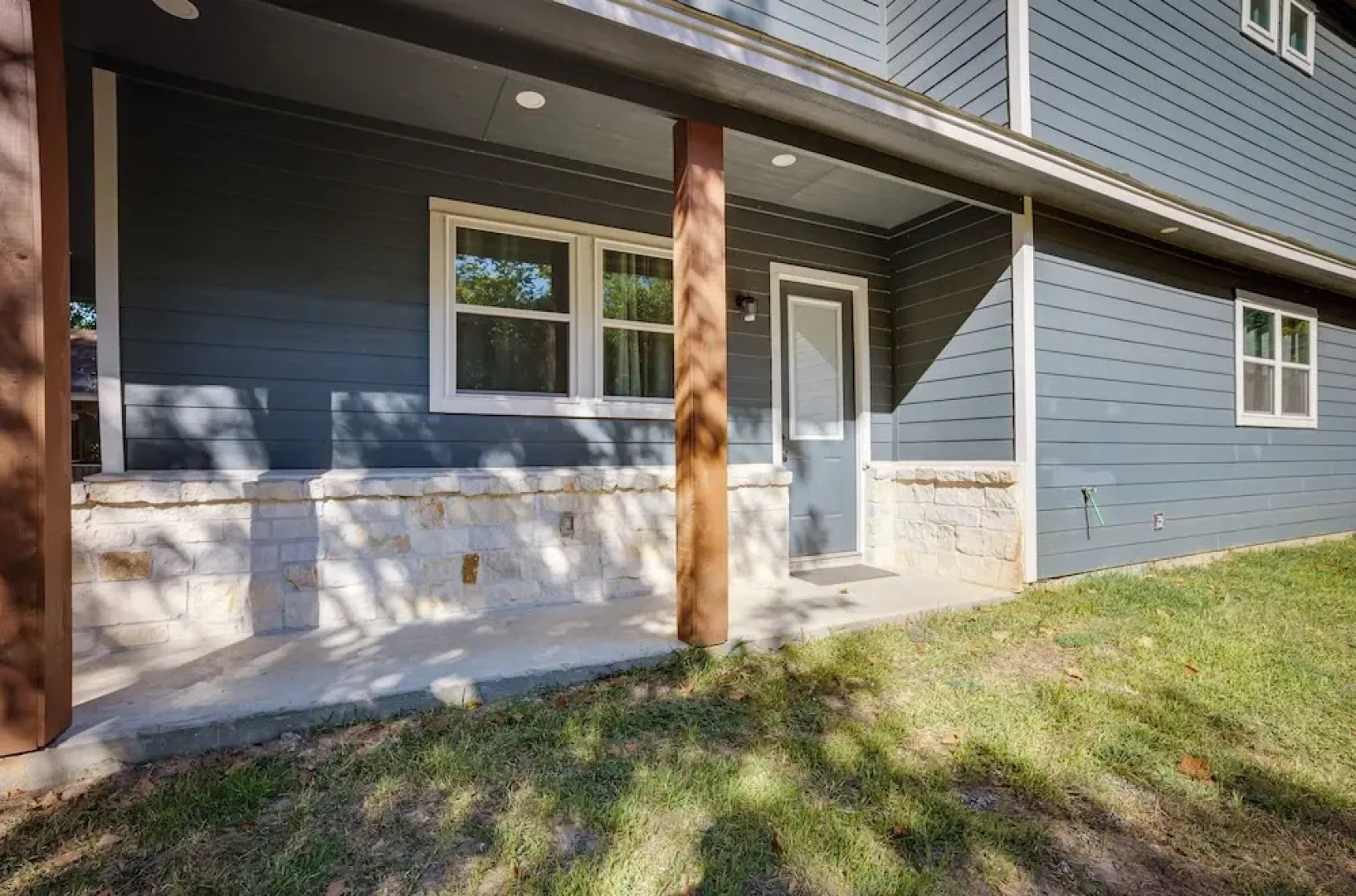 Pet-friendly Tomball Home: Walk to Main Street!