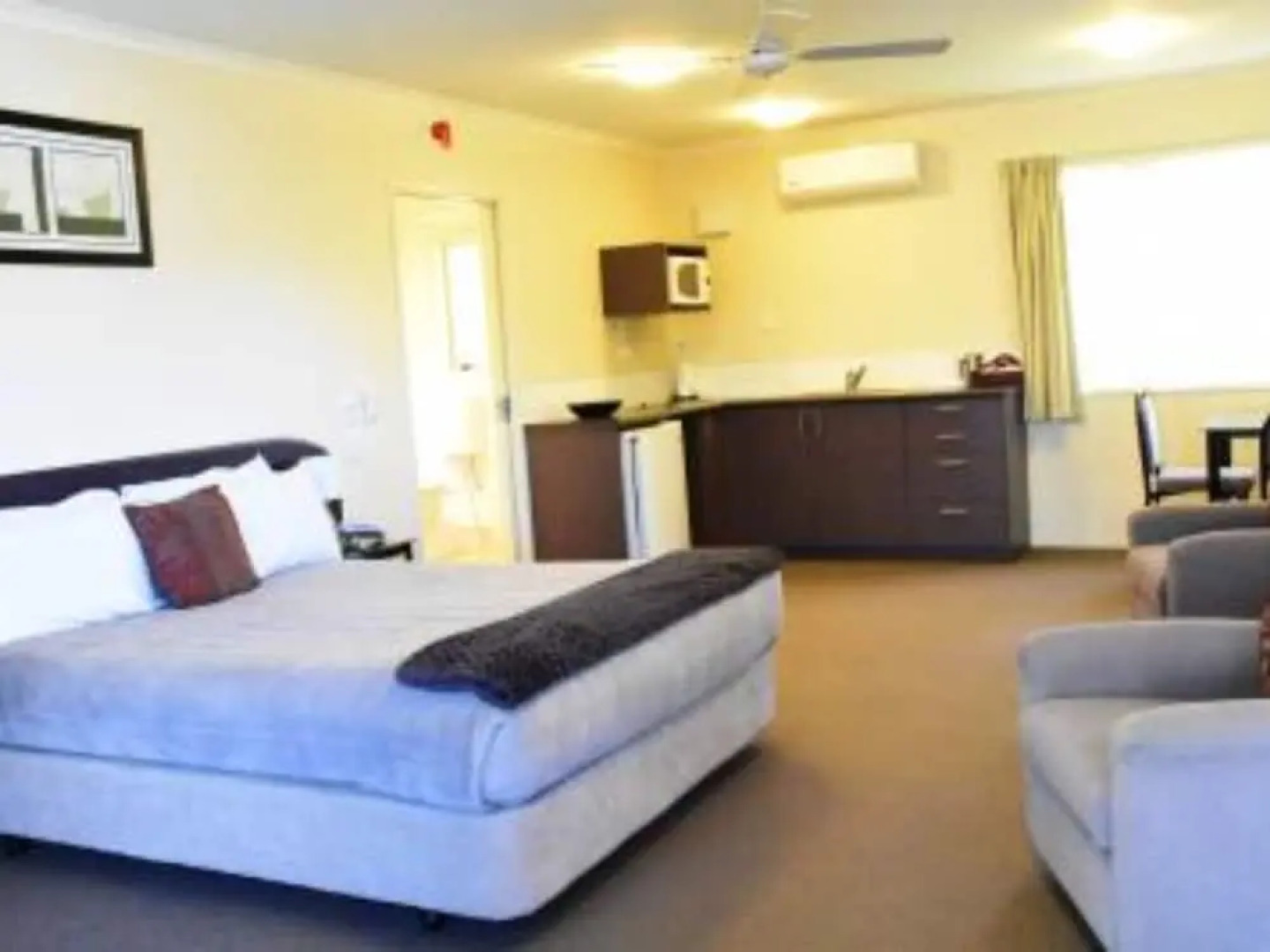 BKs Chardonnay Motor Lodge