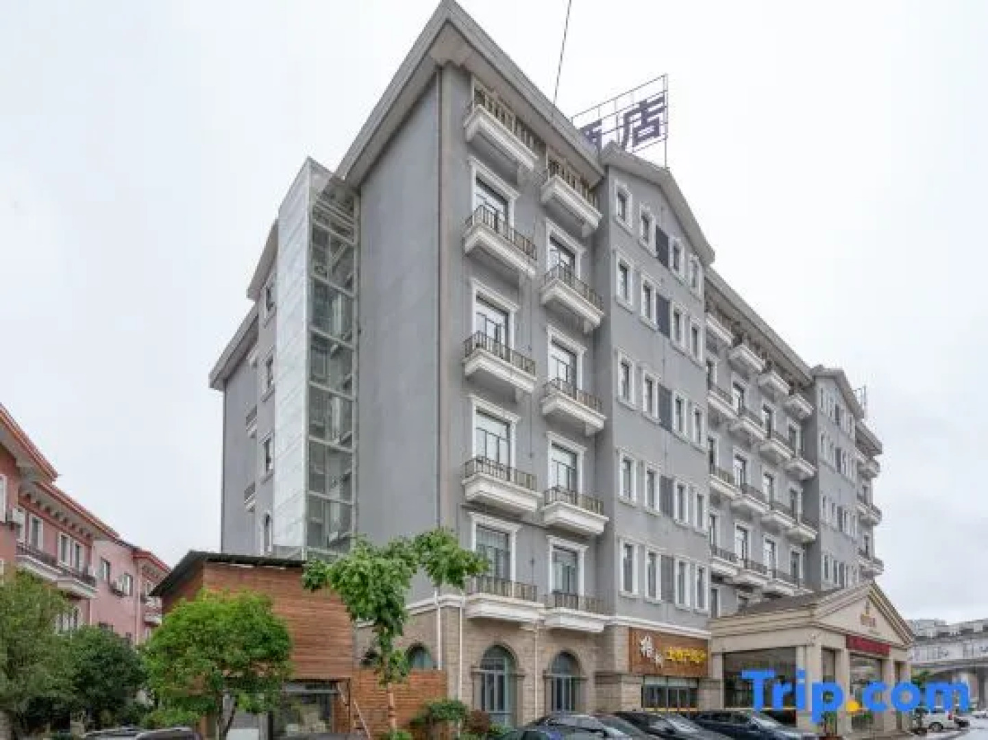 Wutong Hot Spring Hotel