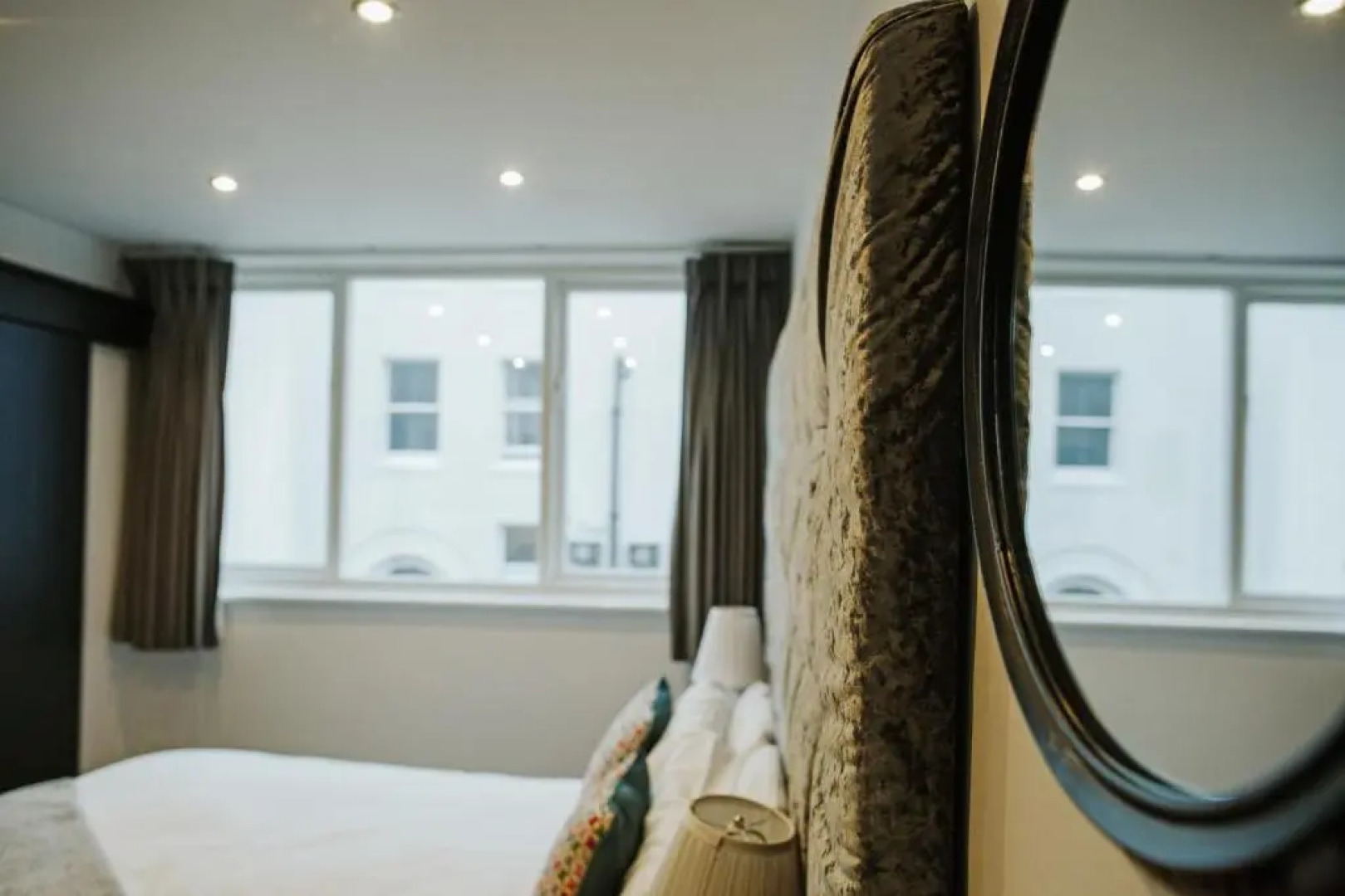 Sinclair's Bar, Lounge & Rooms