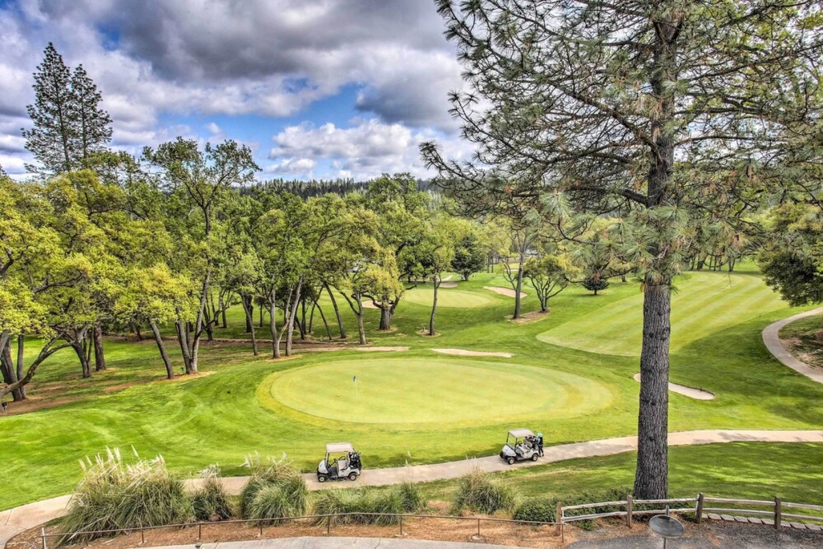 Woodsy Groveland Cabin w/ Deck < 3 Mi to Lake