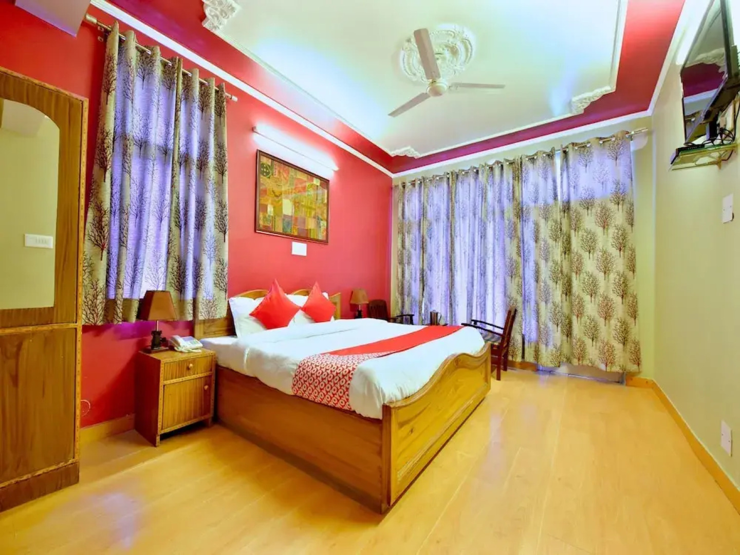 Hotel Snow Crest Inn