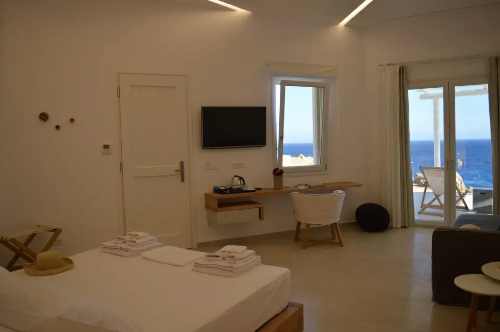 Super Paradise Suites