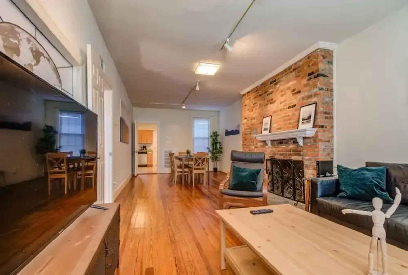 3BR Colonial House w/Parking by CozySuites