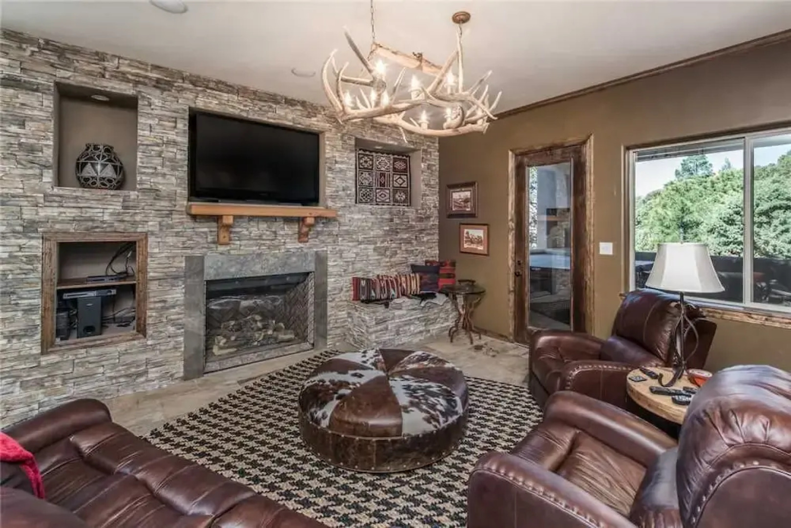 Sky Hawk Lodge - Four Bedroom Cabin