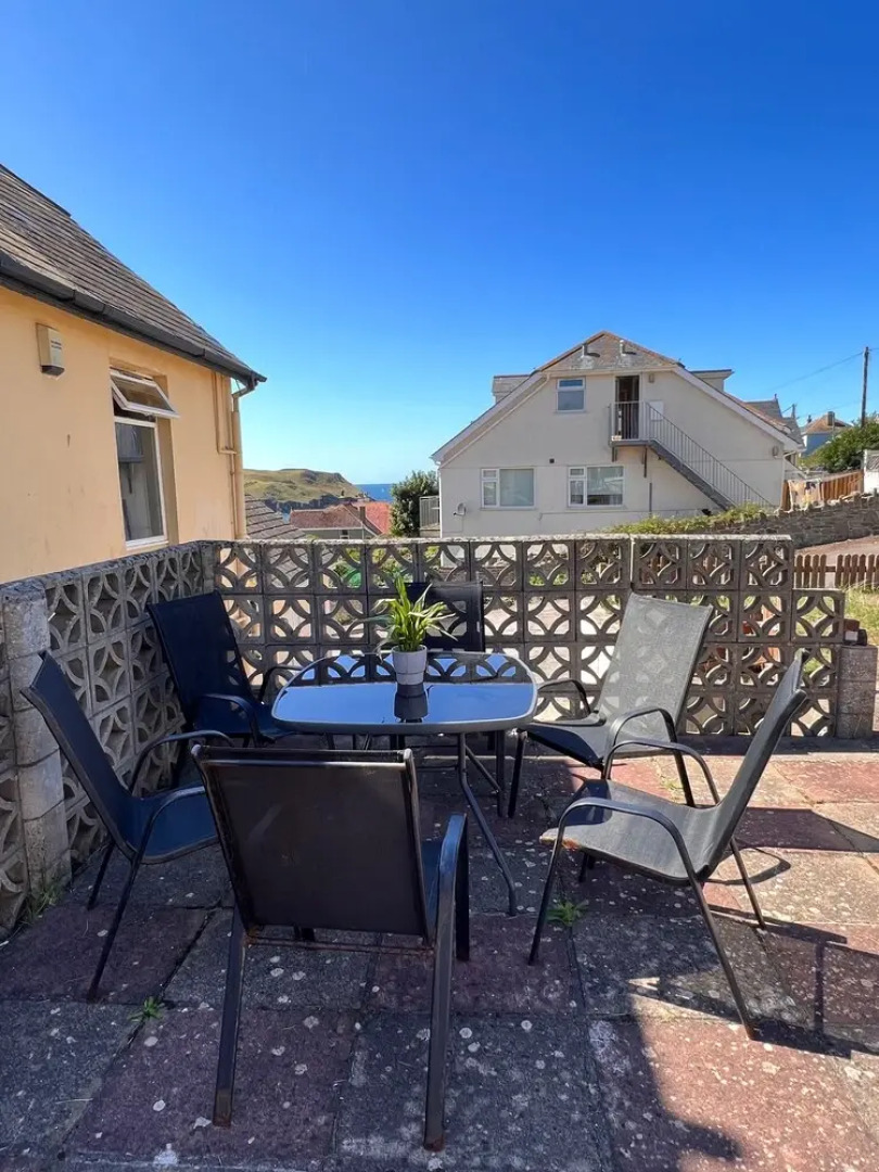 Sea View Hotel - Sandpebbles