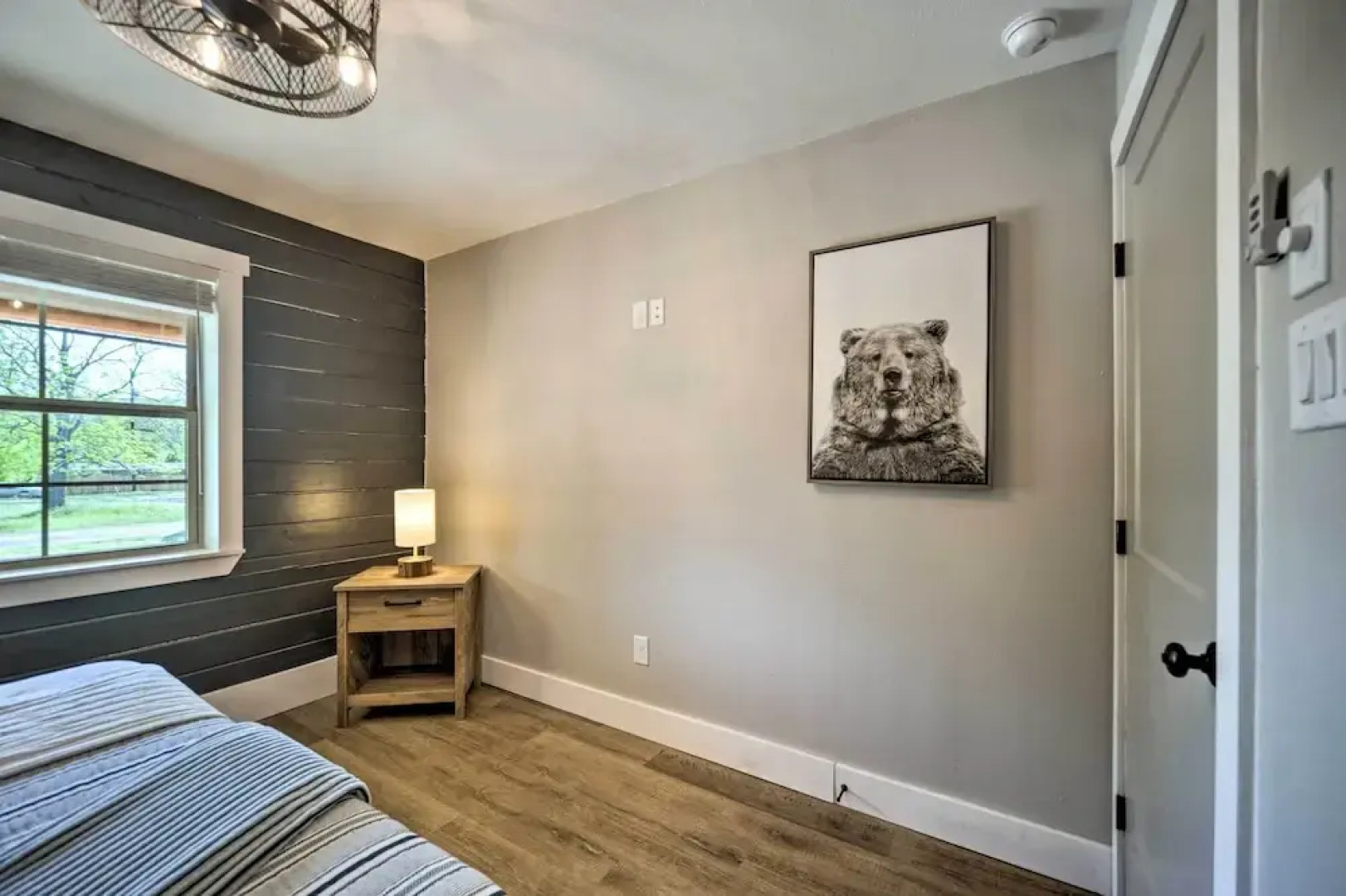 Gorgeous Cabin w/ Pergolas, Walk to River!