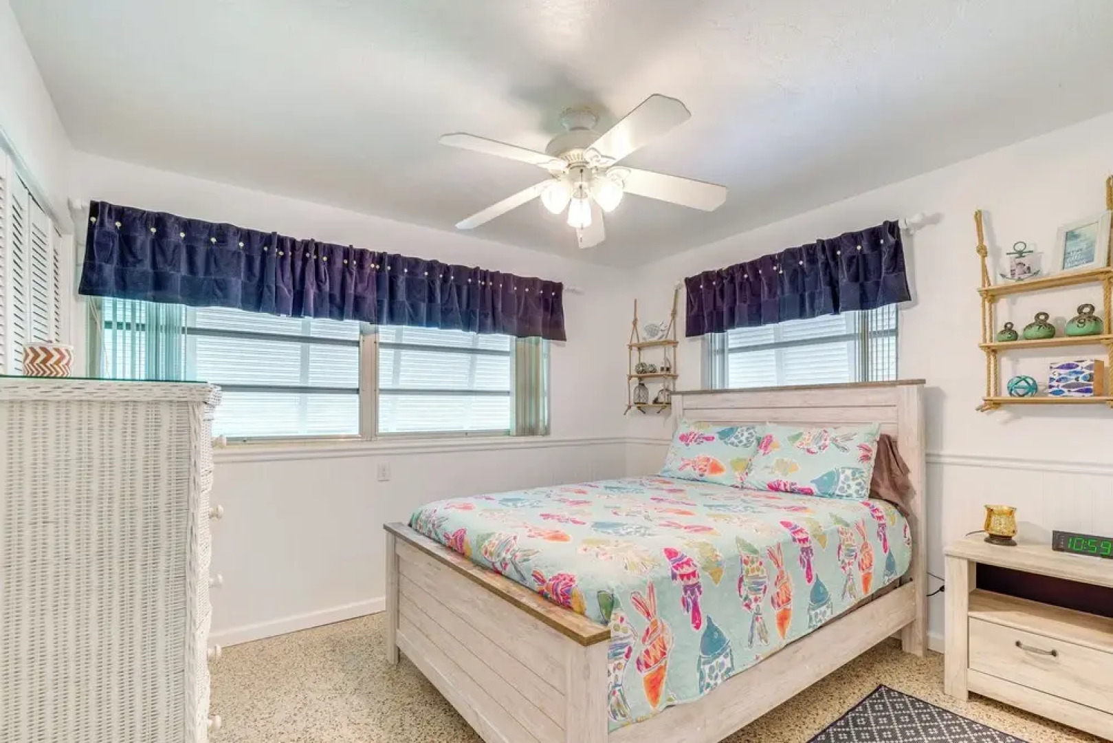 Sunny Home in Yankeetown w/ Lanai & Backyard!