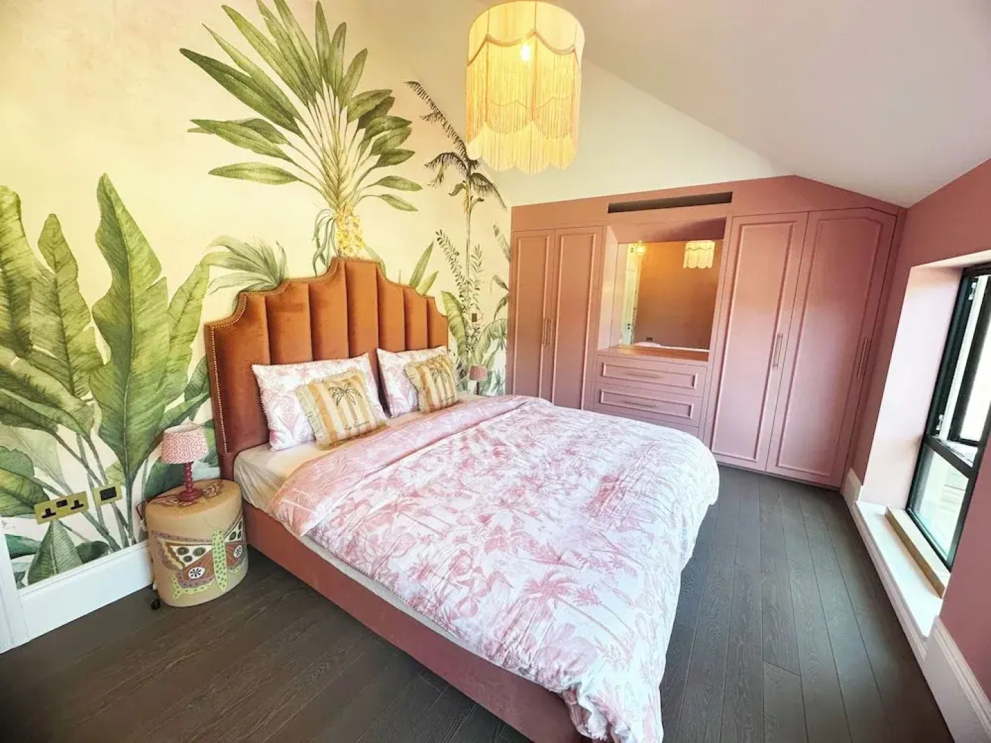 Thames Mansion - River View