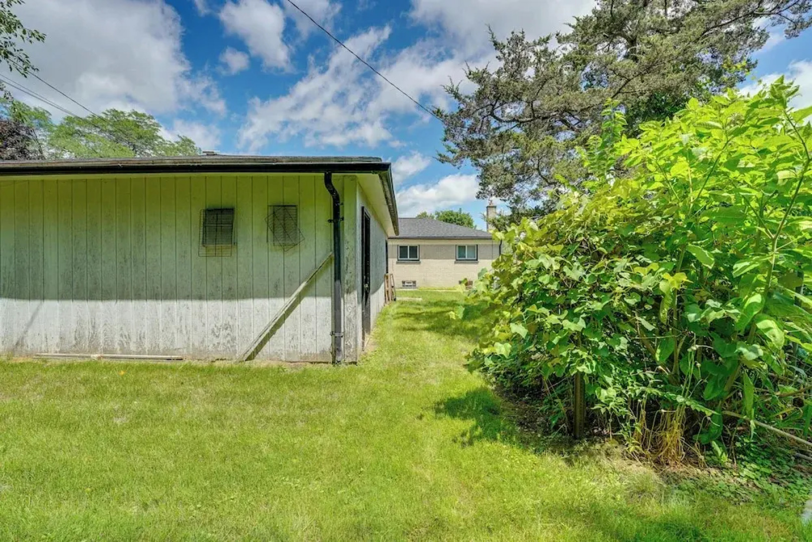 Westland Home w/ Yard ~ 20 Mi to Downtown Detroit!