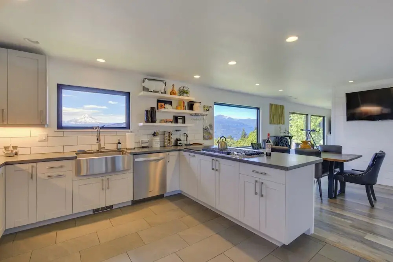 Mt Hood Views: Modern Underwood Home w/ Deck!