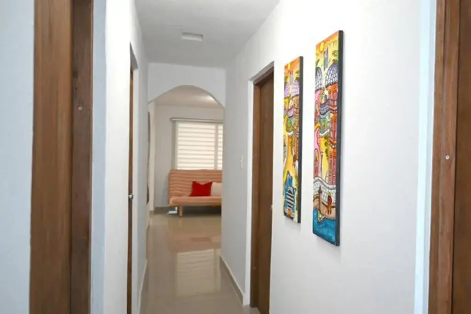 NEW Remodeled pool house 2 minutes from beach