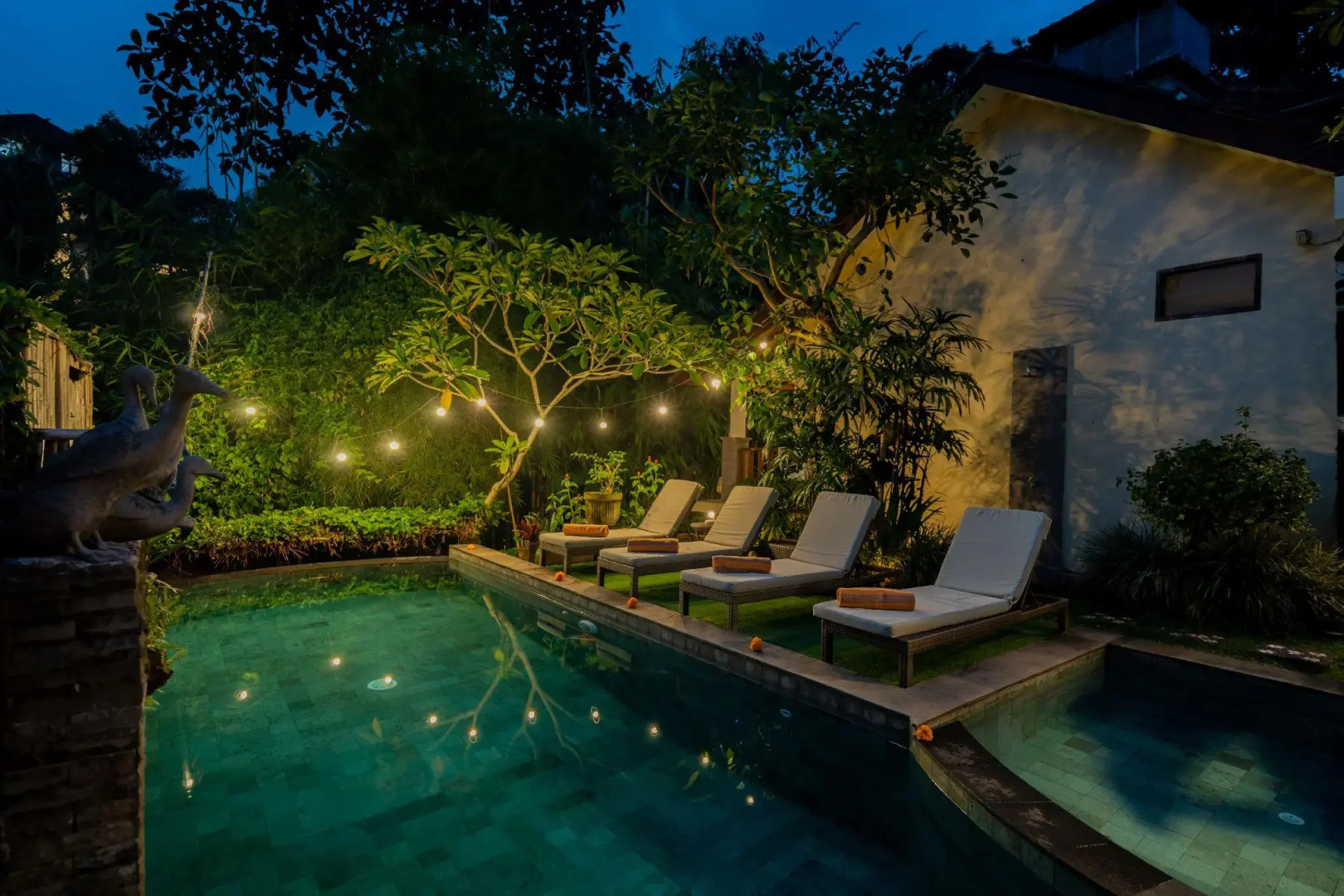 Desak Putu Putra Hidden