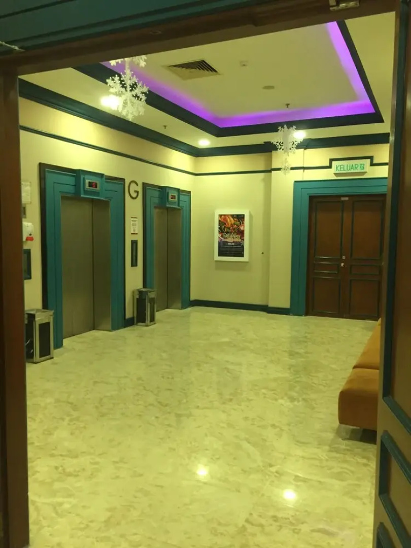 CMK and Private Water Chalet