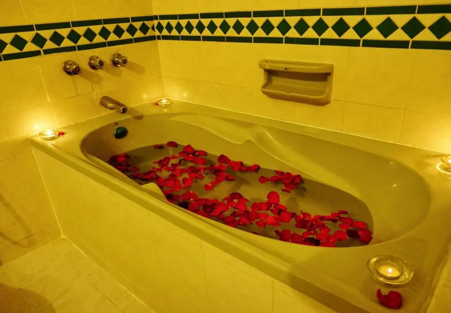 Leisure Cove Hotel & Apartments