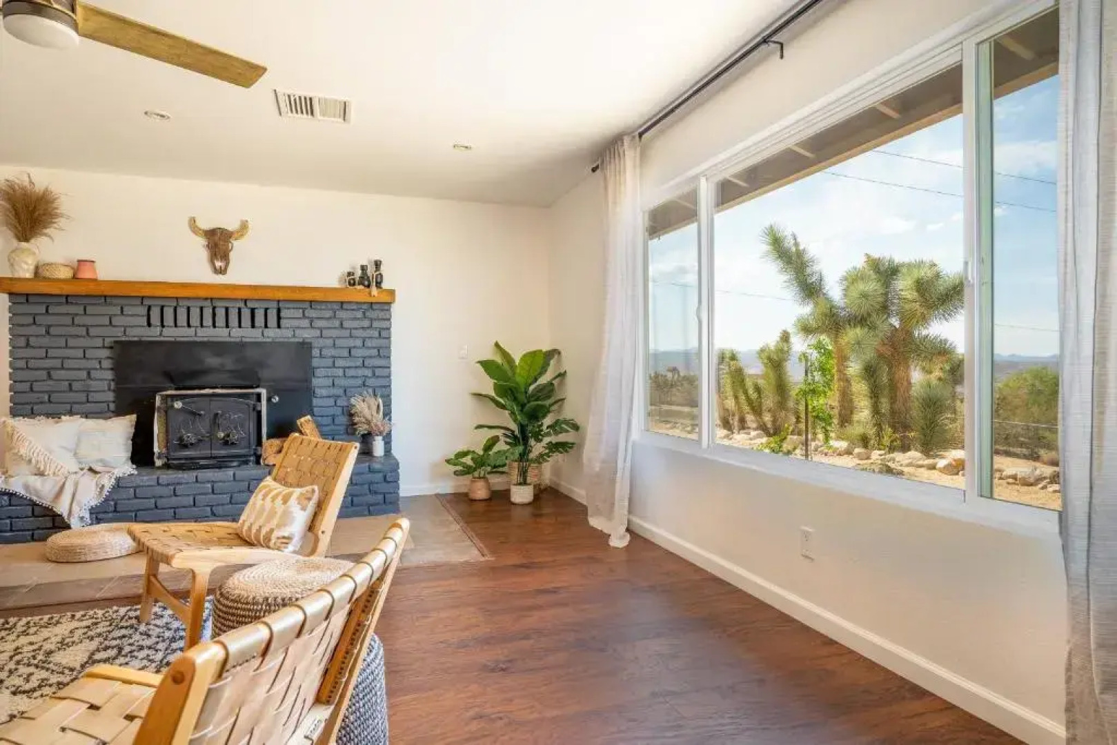 The Full Moon, Joshua Tree: Hot Tub, Sauna, Views