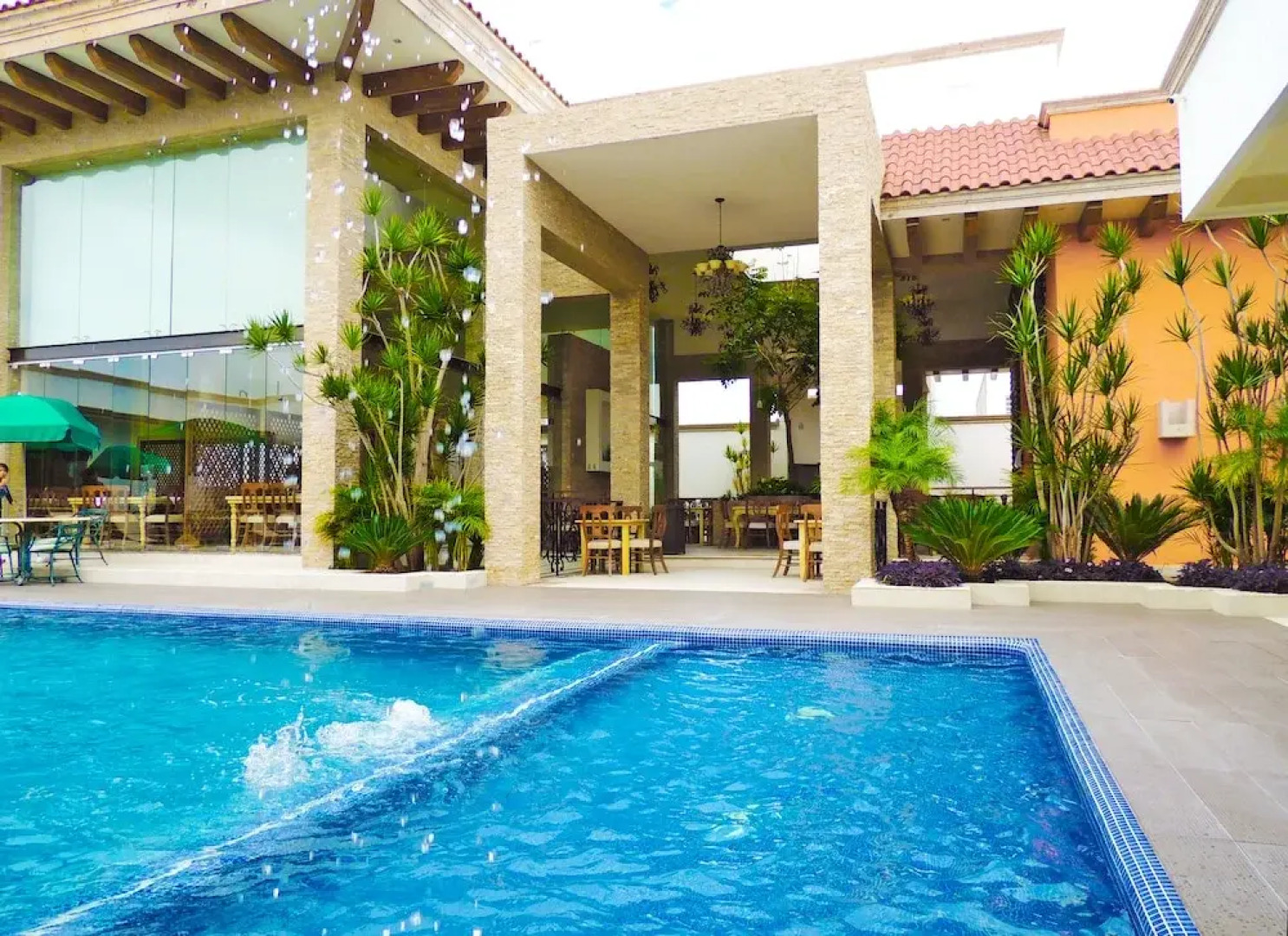 Royal Aqua Luxury Hotel & Spa