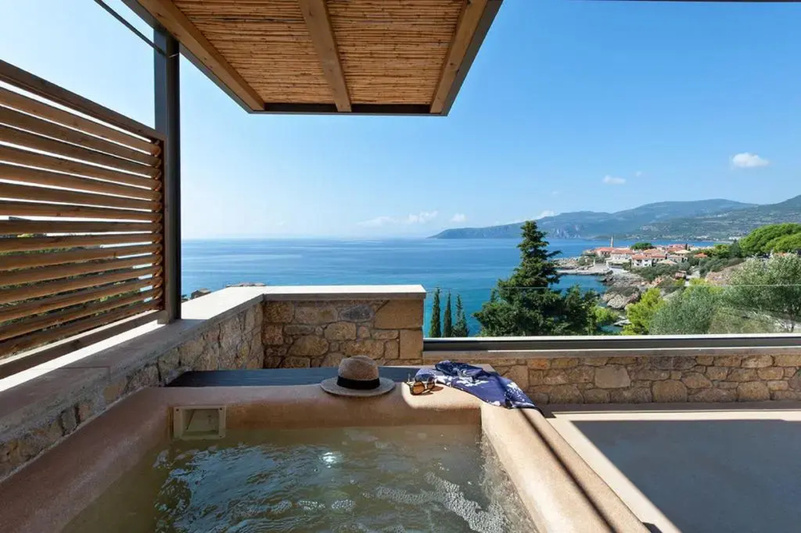 Diapori Suites Hotel